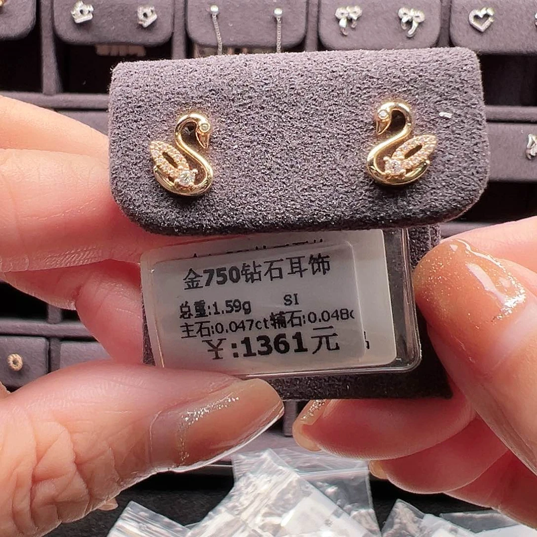钻石耳饰18K金镶嵌精致款