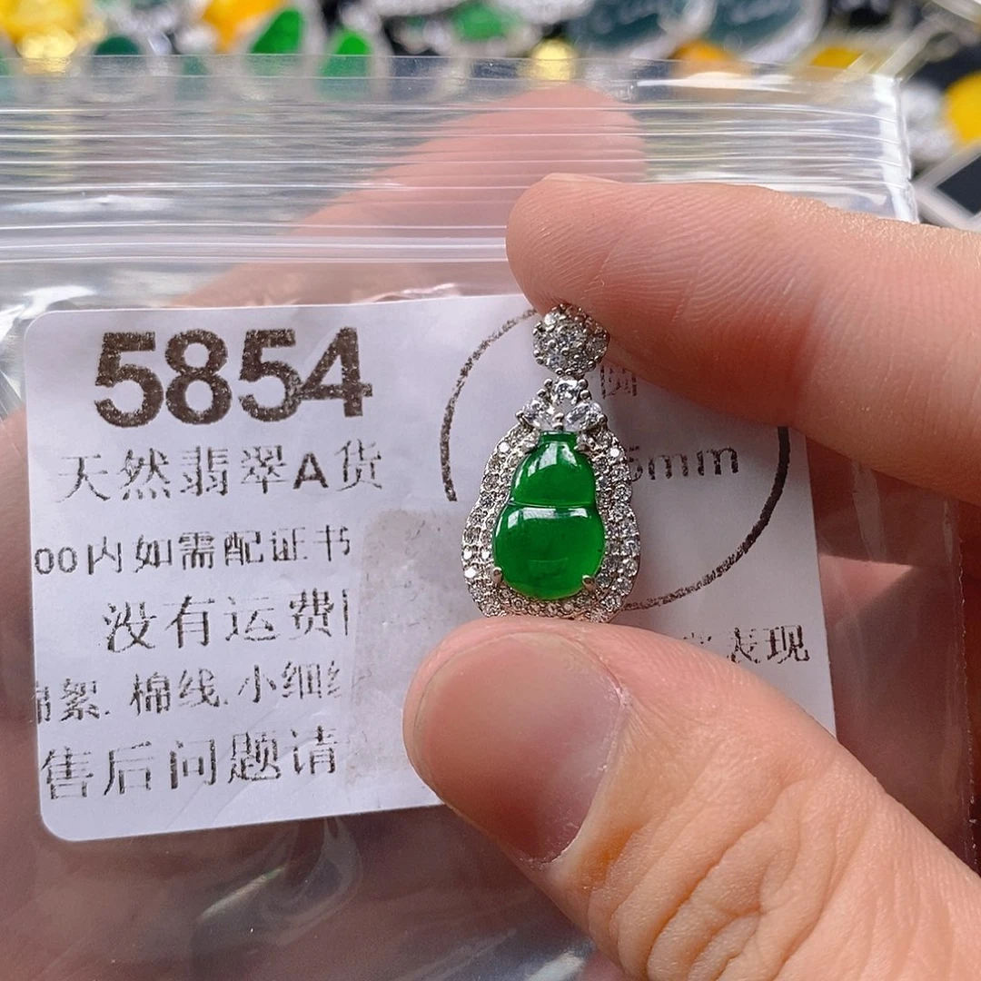 吊坠(不含链)未镶嵌翡翠
