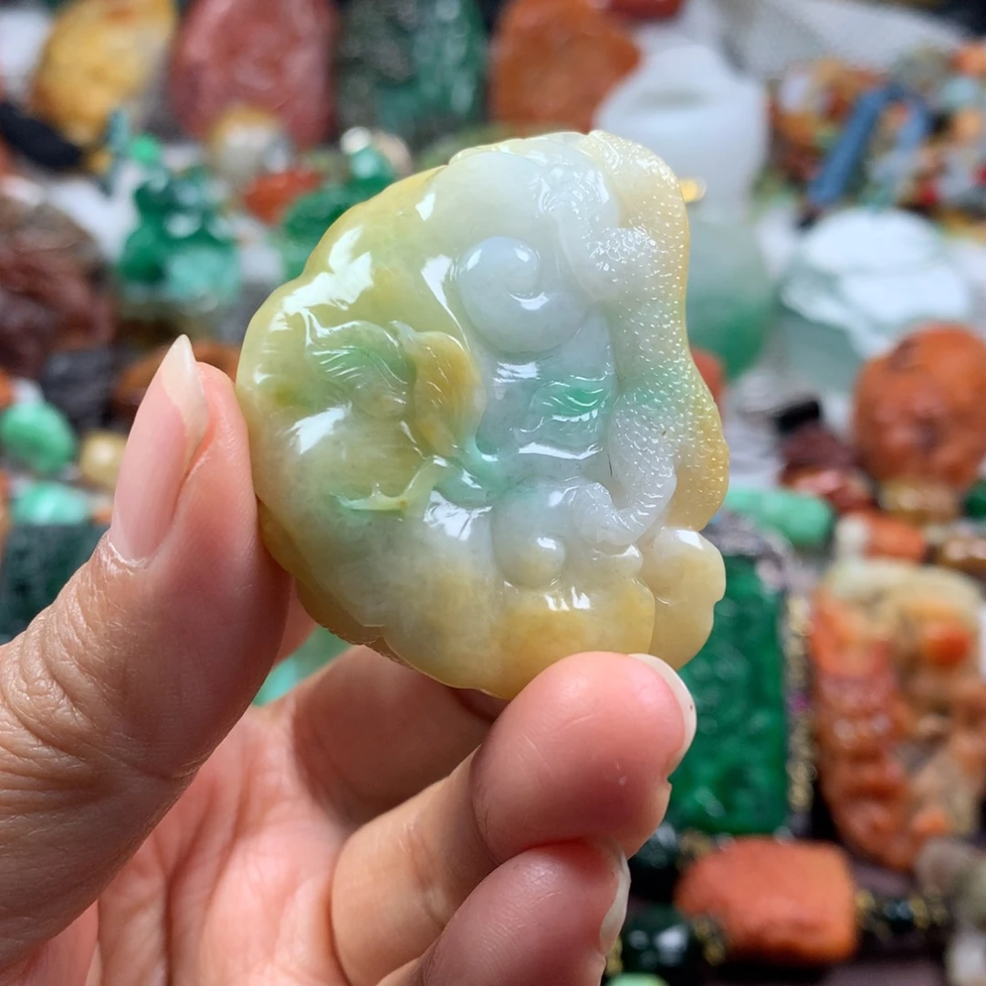 翡翠未镶嵌颈饰挂件