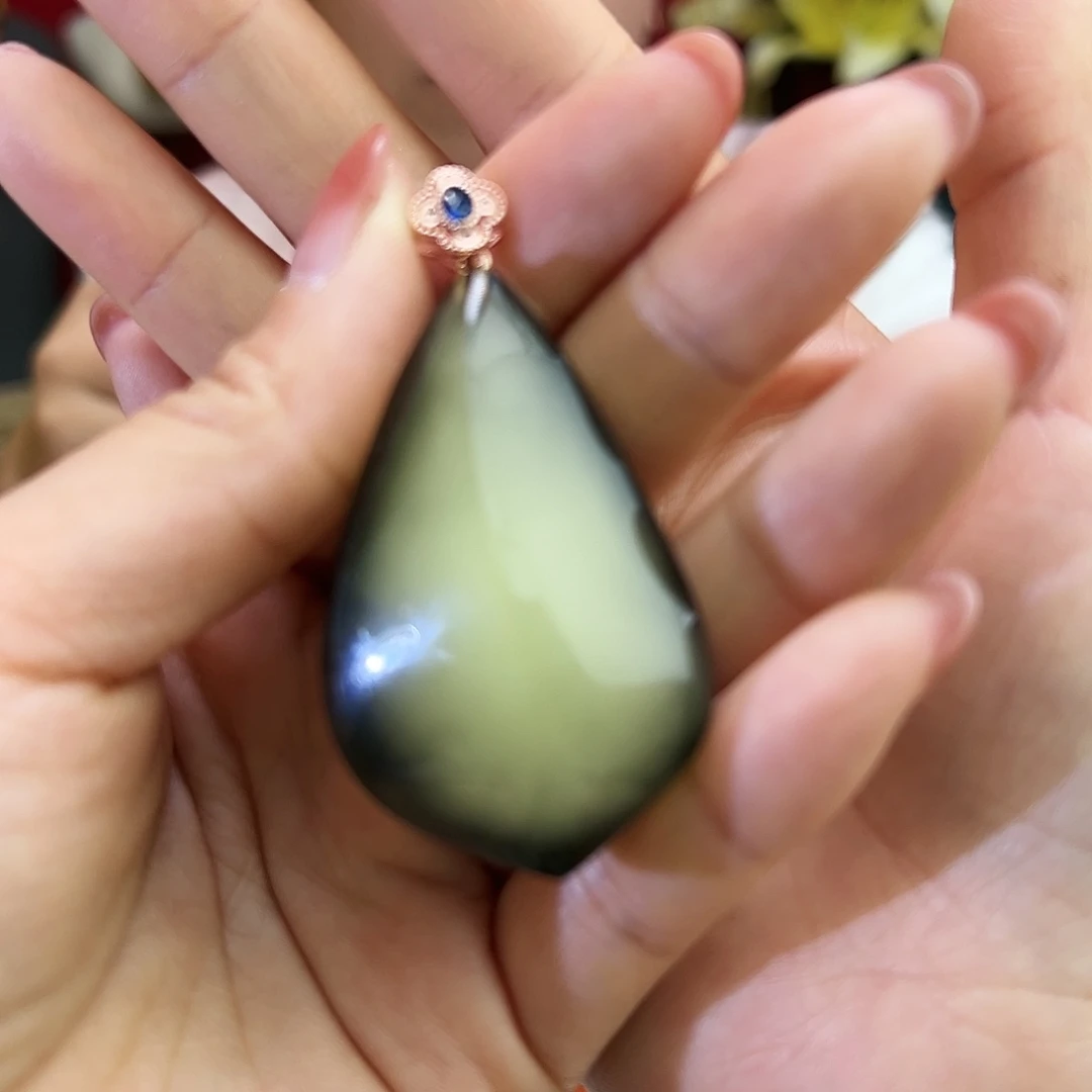 琥珀手镯未镶嵌吊坠