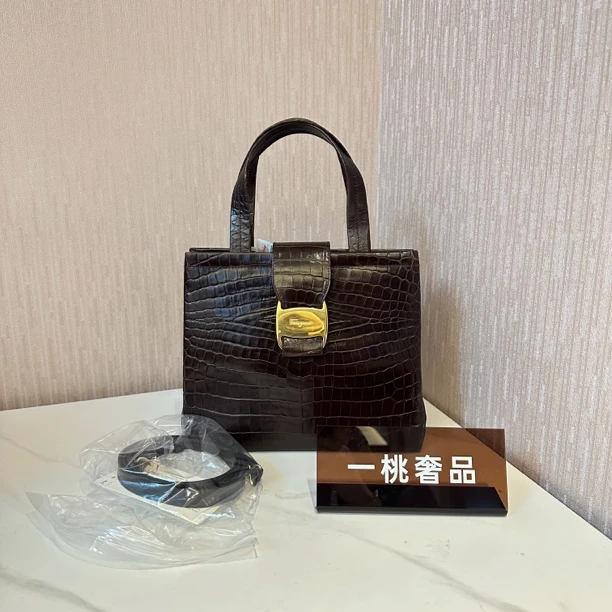 95新 FERRAGAMO/菲拉格慕 一桃/菲拉格慕 鳄压棕红色纹博物馆