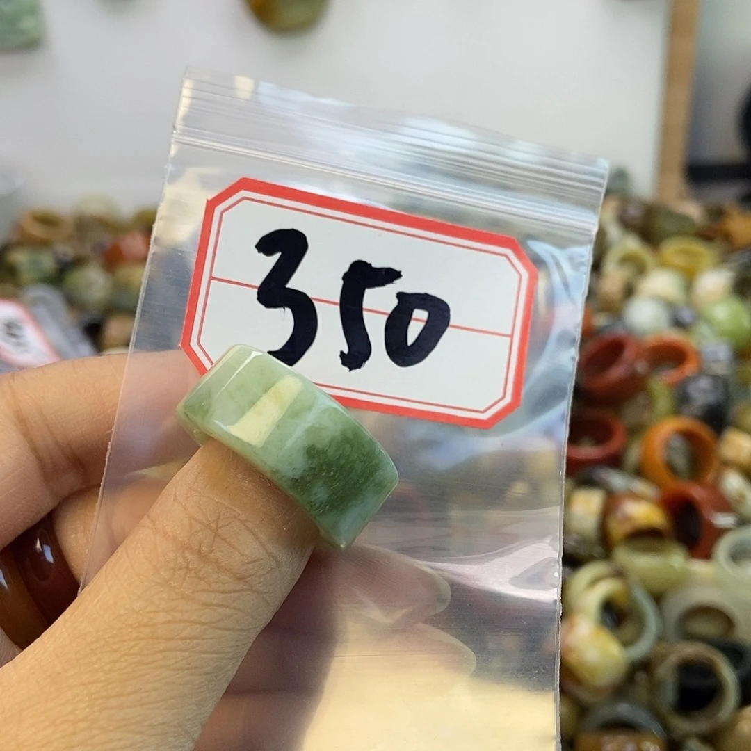 小***六蛇纹石玉未镶嵌手镯