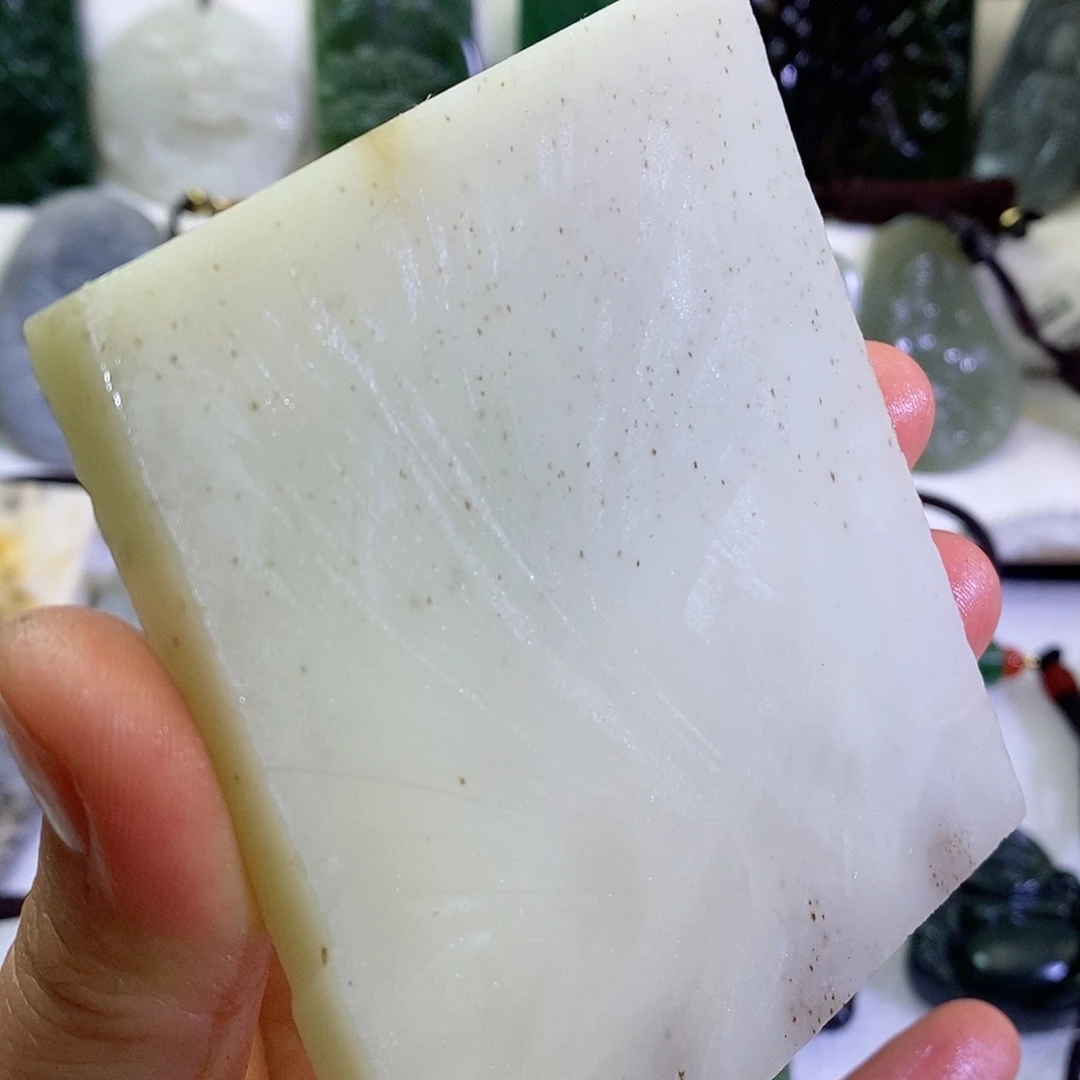 和田玉（糖玉）颈饰足铂镶嵌