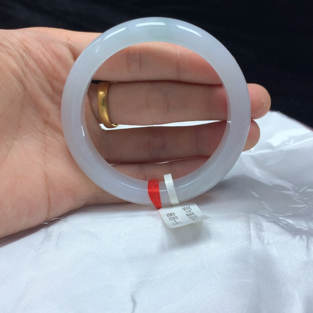 翡翠未镶嵌手镯（圆镯）55.5