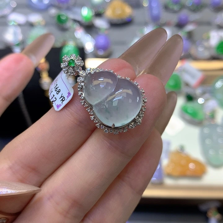 皓***ｉ翡翠18K金镶嵌颈饰