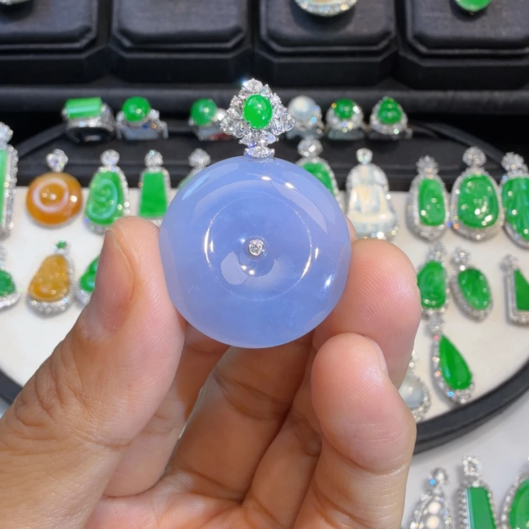 颈饰18K金镶嵌翡翠收到货48小时鉴赏期