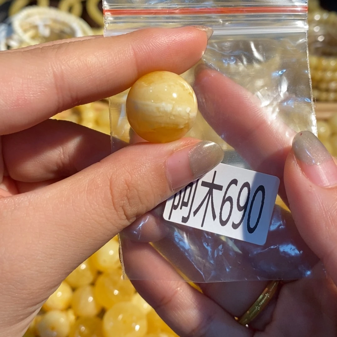 未镶嵌琥珀珠宝奇石690