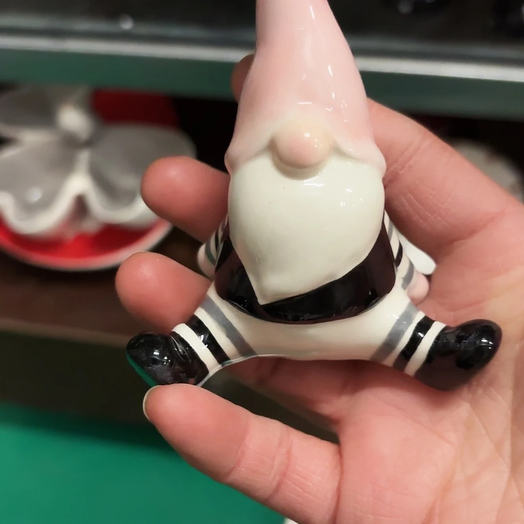 小***歪陶瓷艺术设计中心