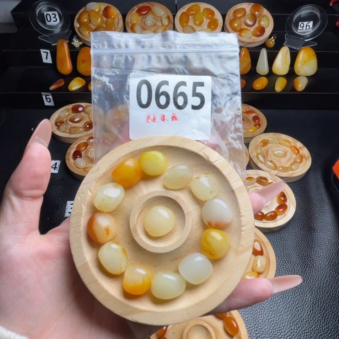 一***阳和田玉未镶嵌手串