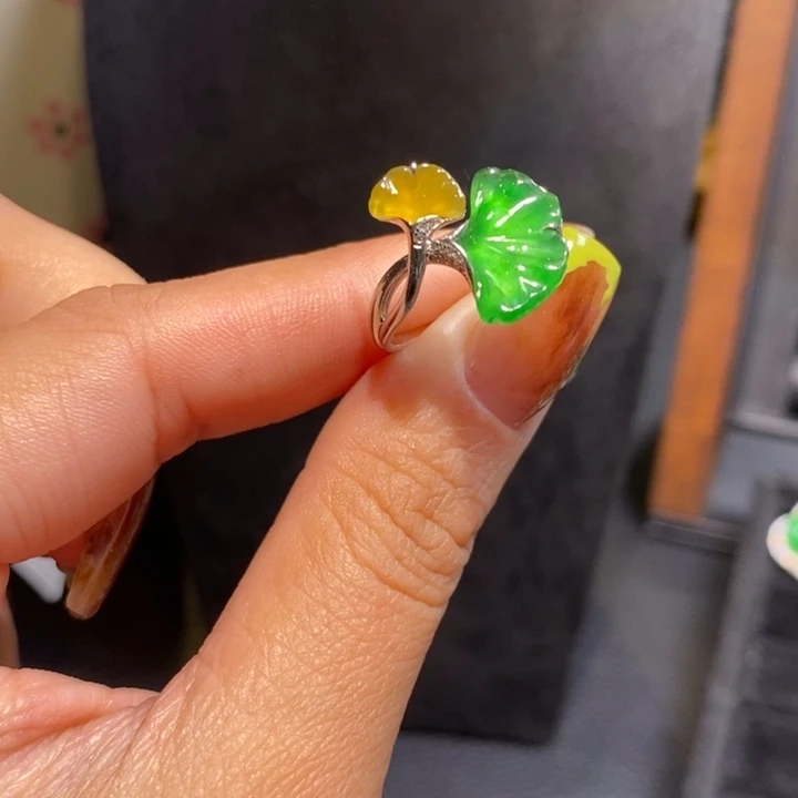 翡翠戒指18K金镶嵌杏也戒指