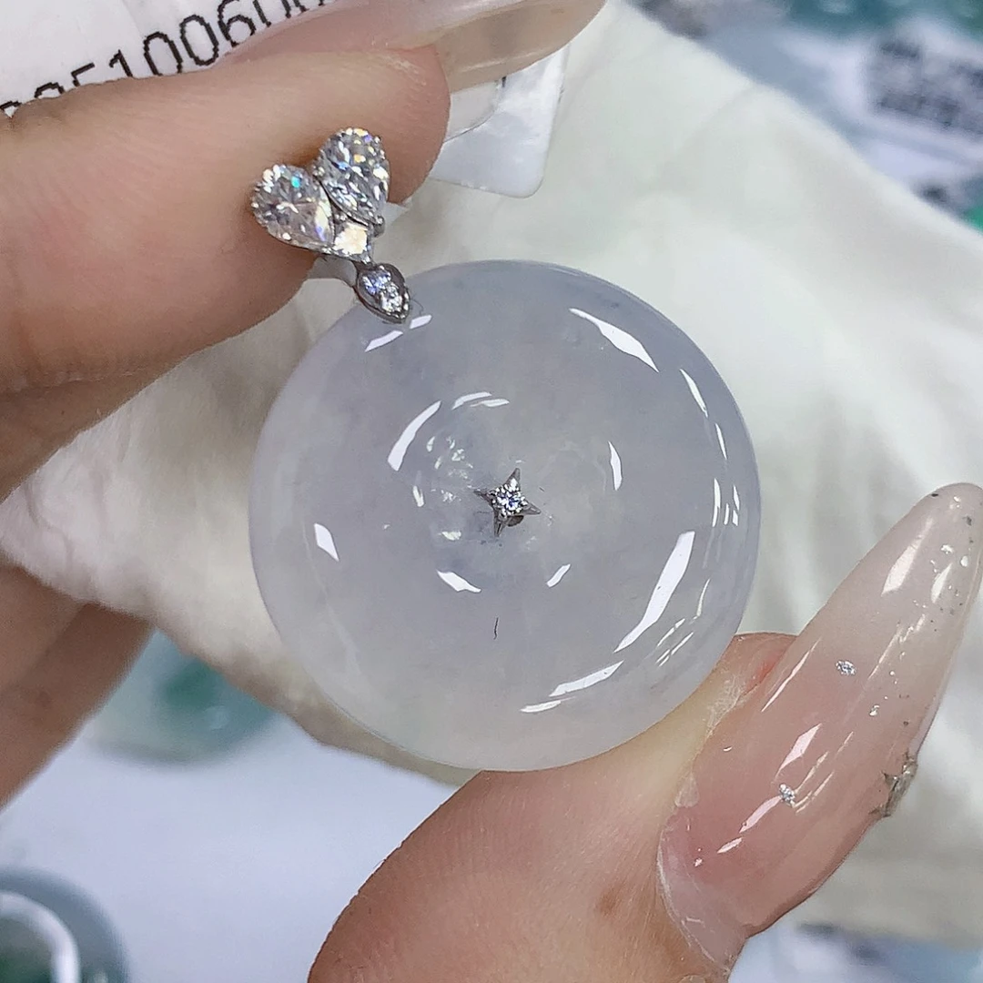 颈饰18K金镶嵌翡翠