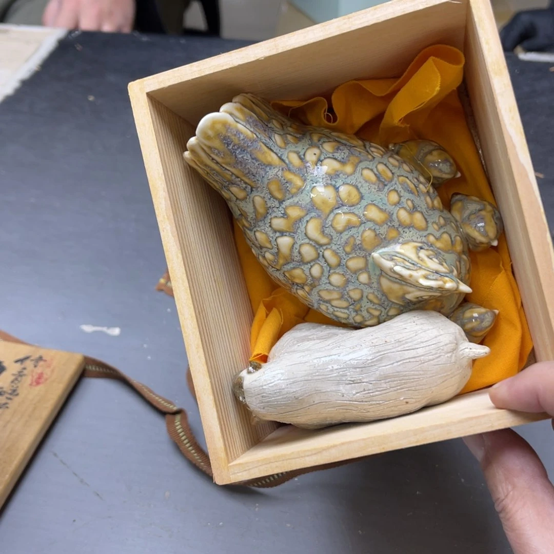 瓷片高*超密密麻麻地铺满一