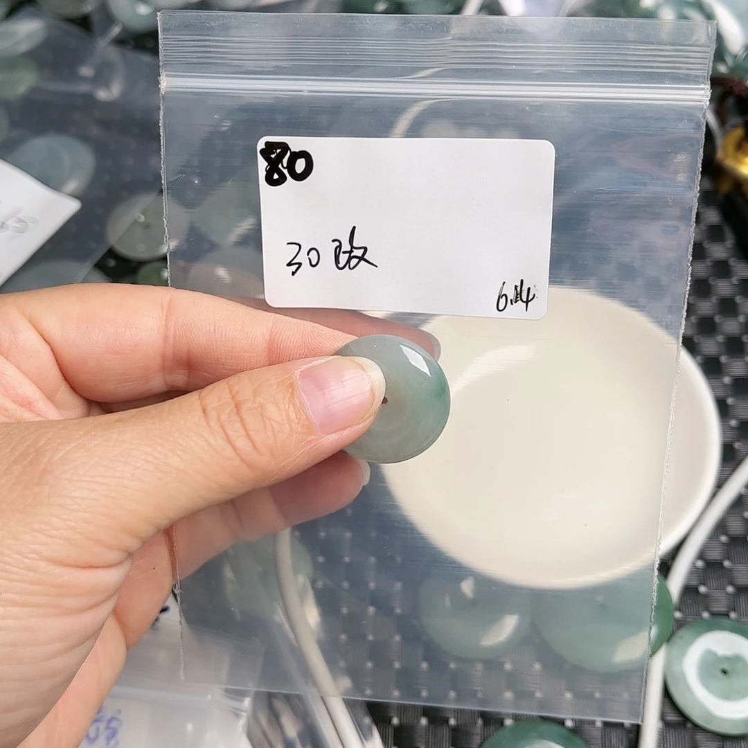 翡翠未镶嵌颈饰政*扬不