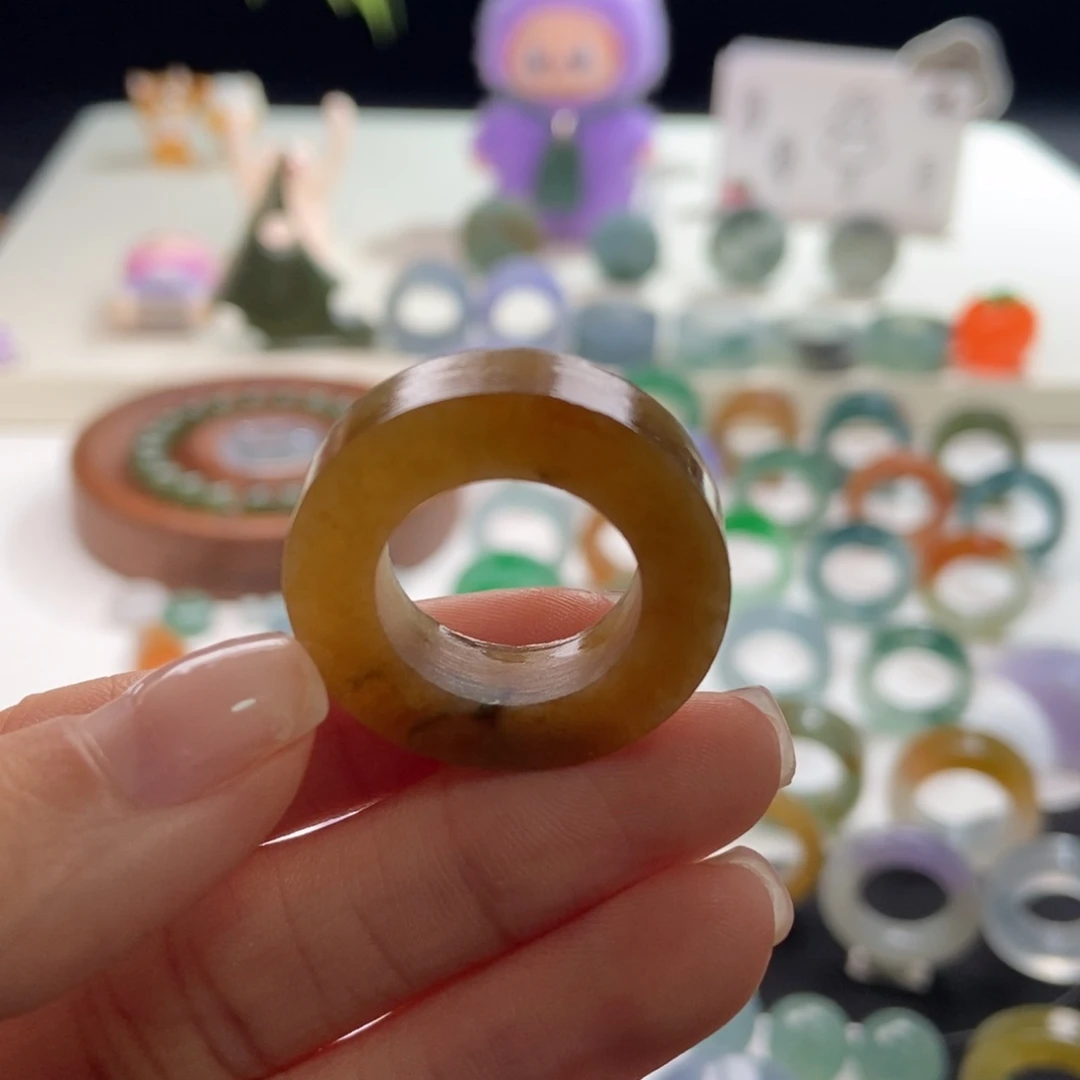 未镶嵌定制翡翠很油的黄翡