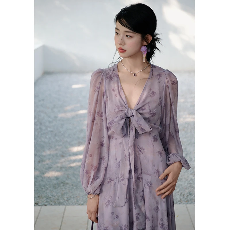 《零碎浪漫》法式交叉领露胃宫廷袖斜下摆印花连衣裙彼得潘大叔