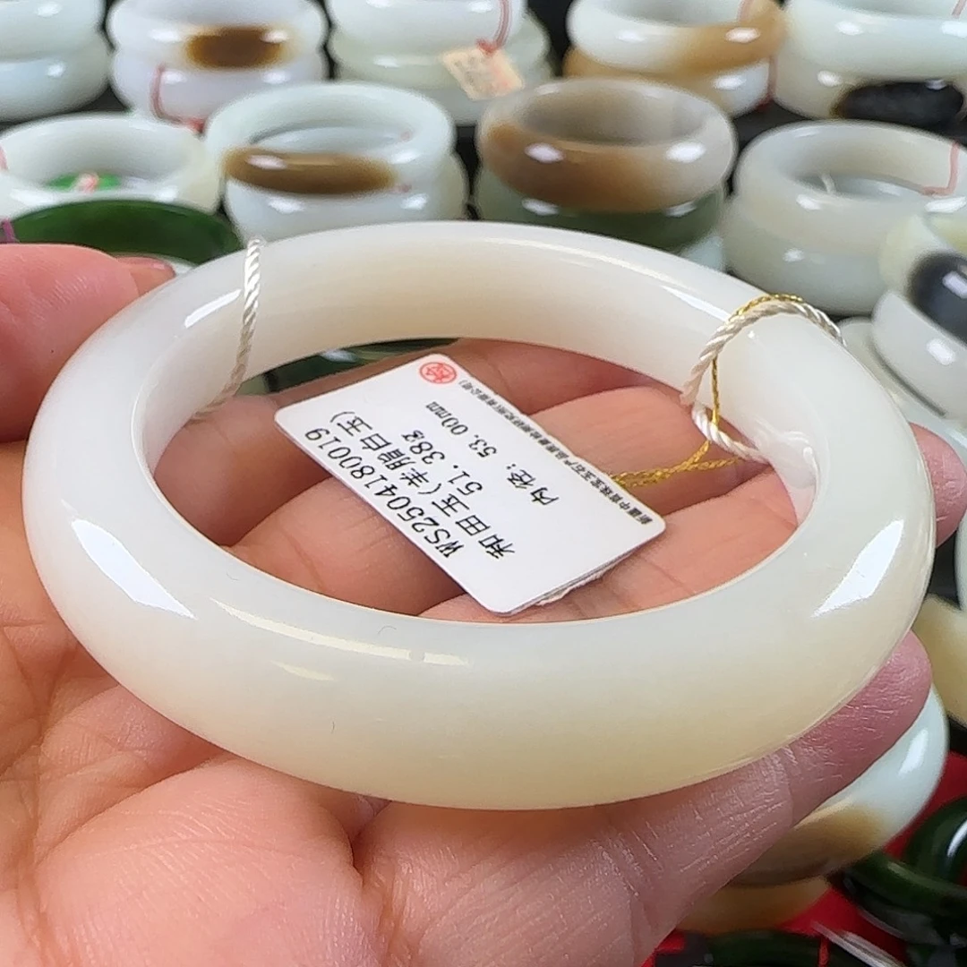 阿***丹未镶嵌手镯和田玉