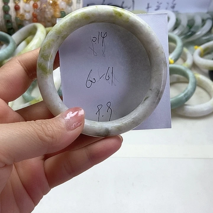 石英岩玉手镯未镶嵌