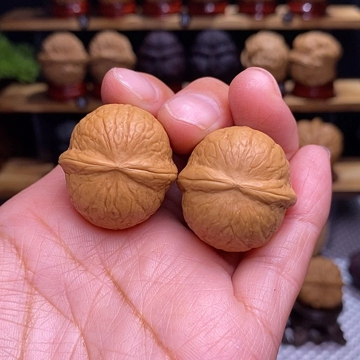 文玩核桃吊坠喝***好晶玉52