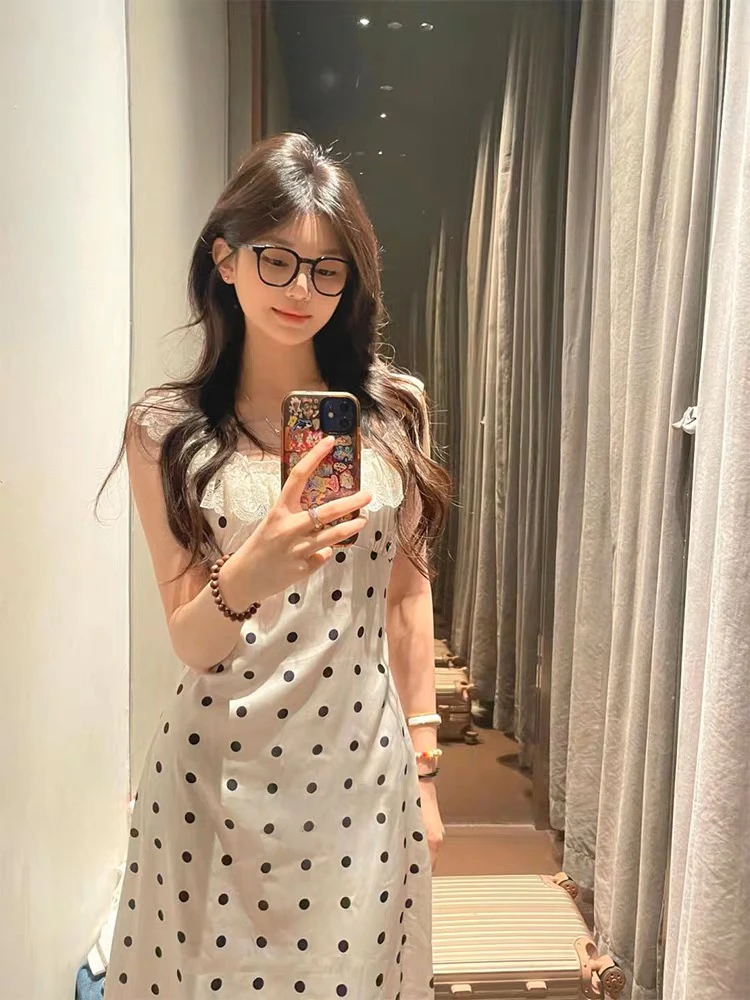 缎面蕾丝波点睡裙