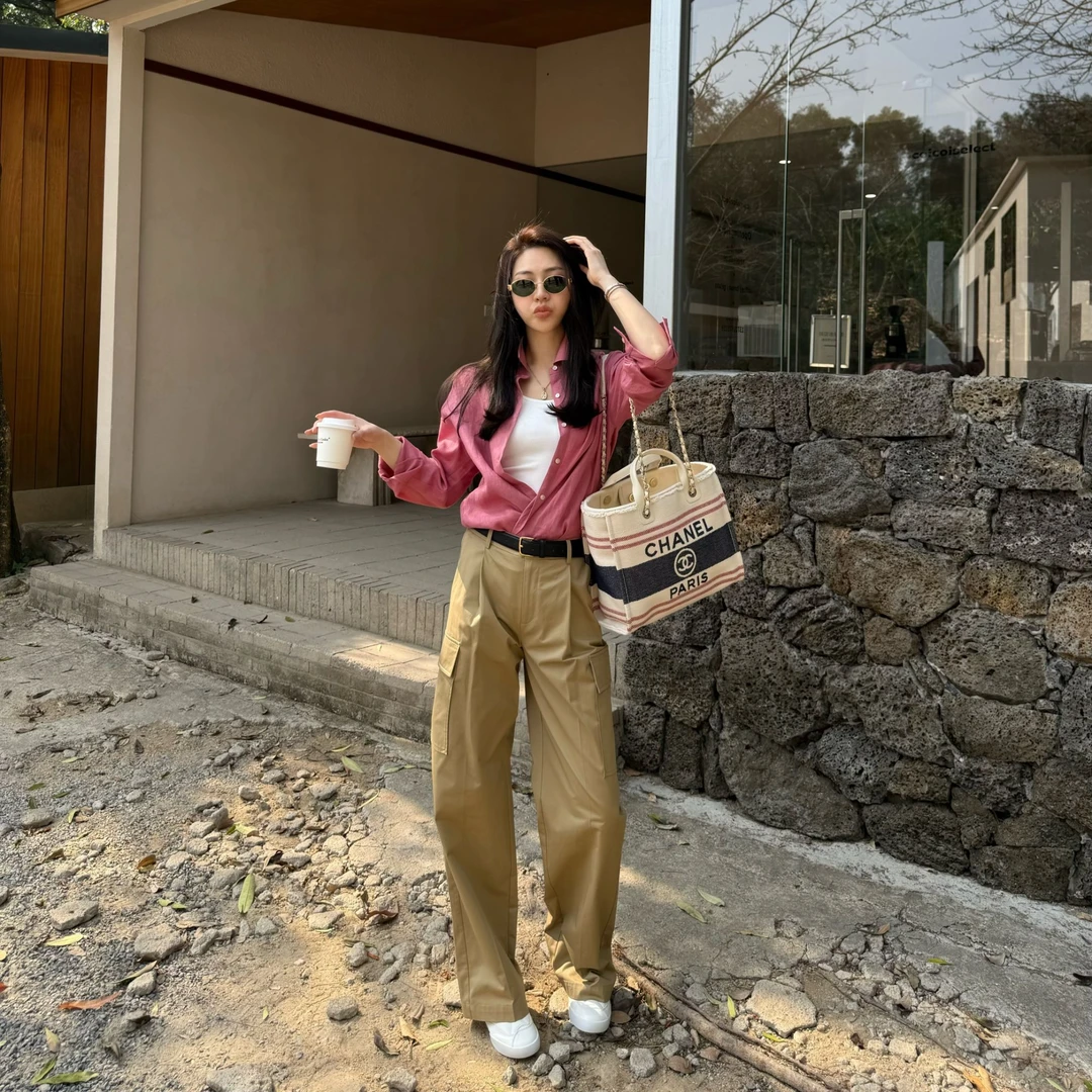 王嬛嬛MsLime25年"花溪"休闲气质粉色衬衫 HD2A0483