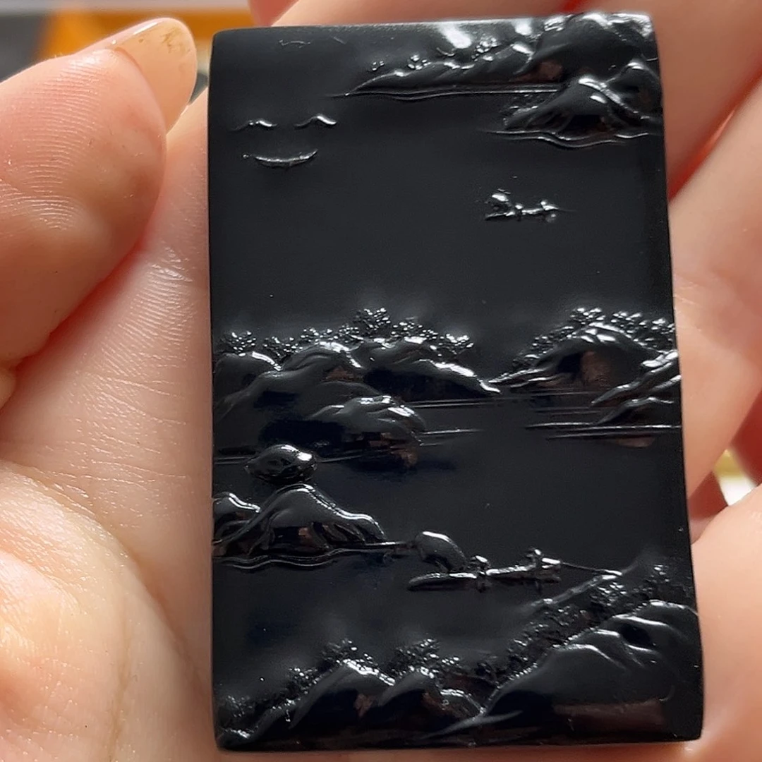 和田玉（墨玉）未镶嵌吊坠(不含链)丿**痕毕业56克左右