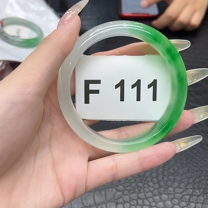 翡翠手镯未镶嵌默认微瑕