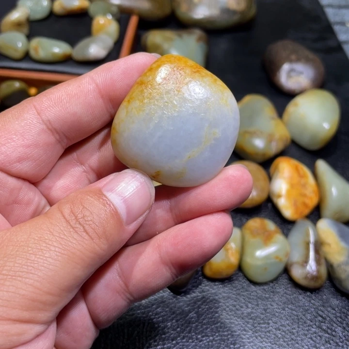 尊****和田玉未镶嵌颈饰