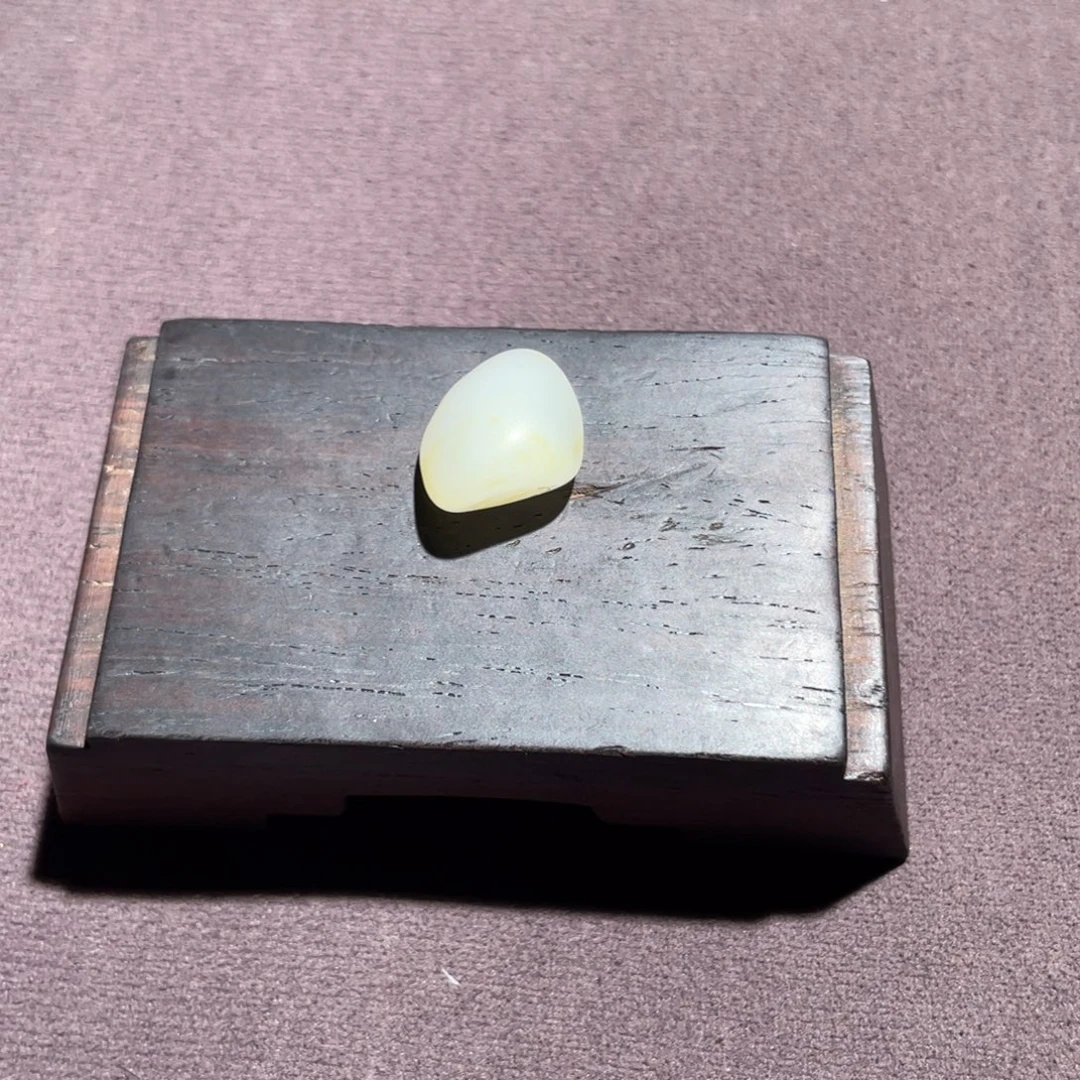 和田玉未镶嵌把件