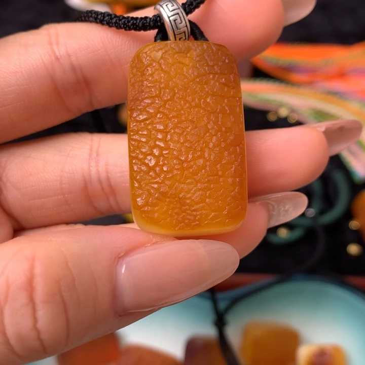 天然原皮切牌吊坠