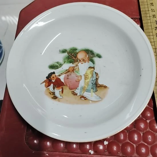 瓷片瓷器摆件，瓷片，沙锅，均有点瑕疵。