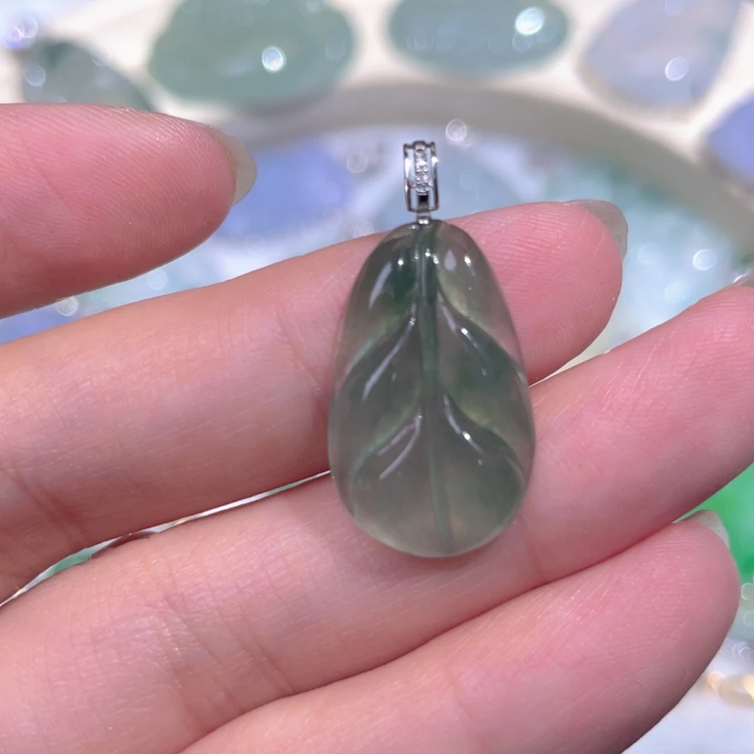 颈饰18K金镶嵌翡翠翡翠