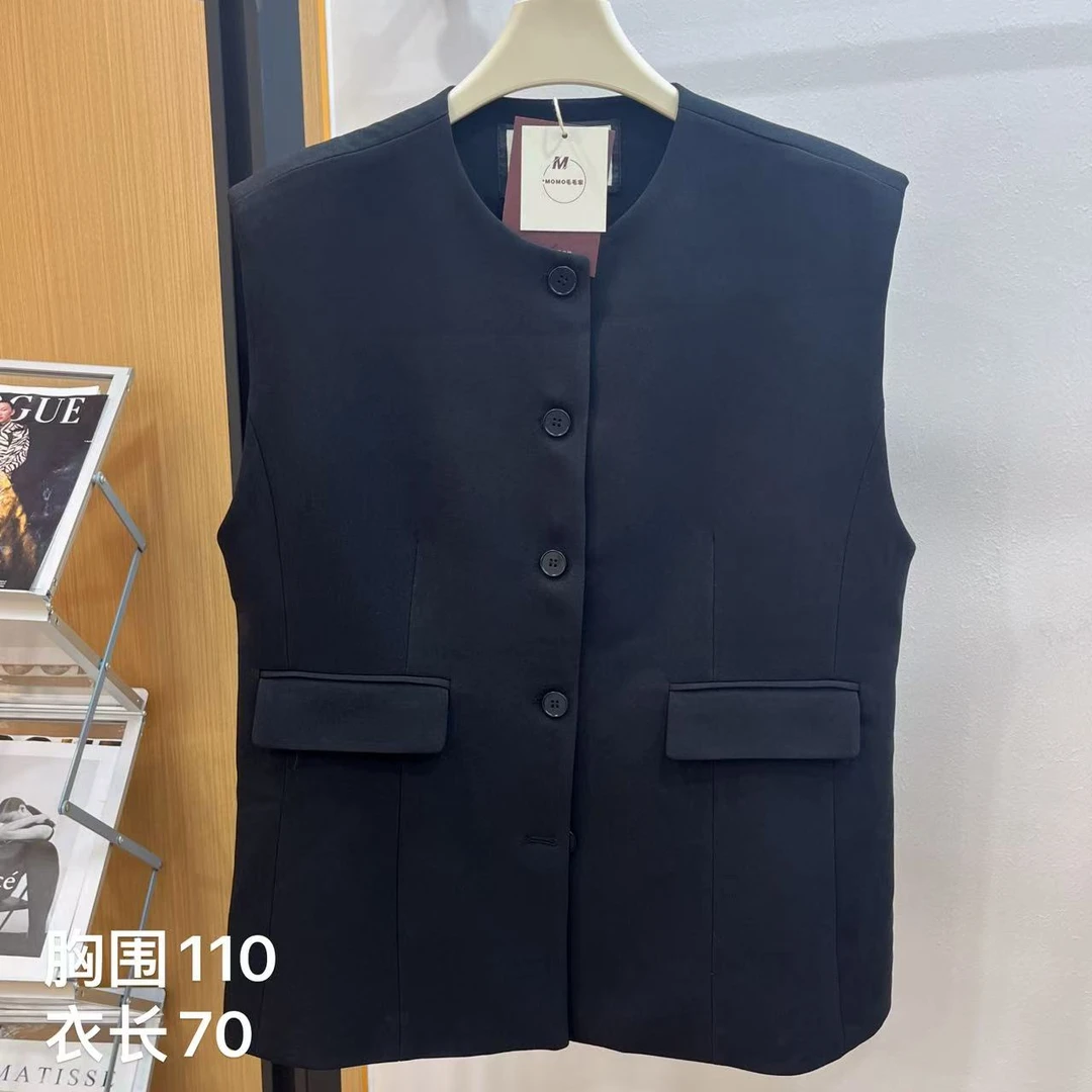 MOMO春款高级感单排扣圆领马甲25005