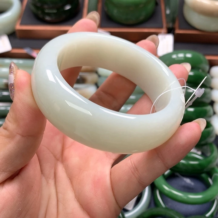 【闪购商品】未镶嵌手镯和田玉