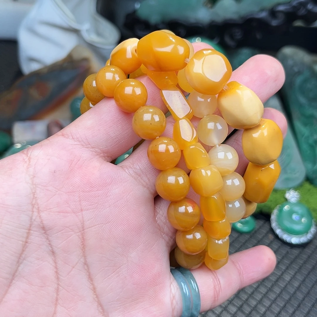 雨***铃石英质玉（非洲翠）未镶嵌颈饰