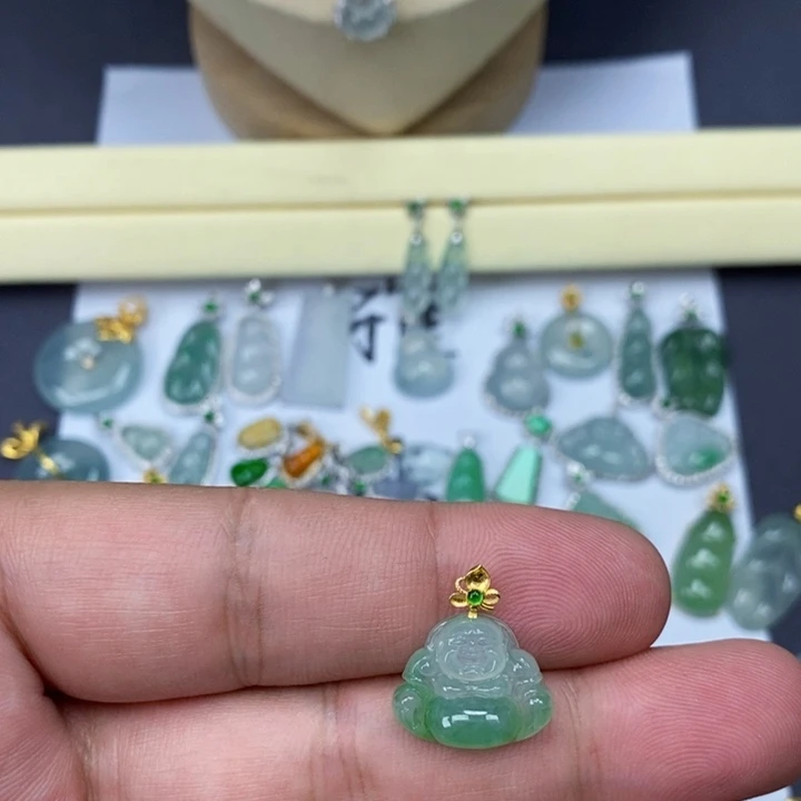 吊坠(赠链)18K金镶嵌翡翠佛公