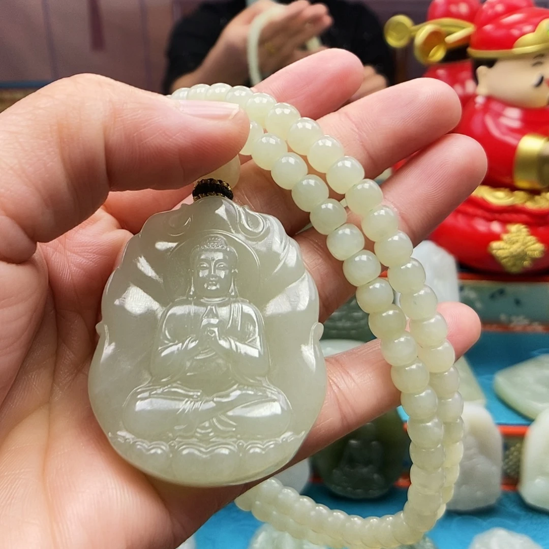 天***行和田玉未镶嵌颈饰