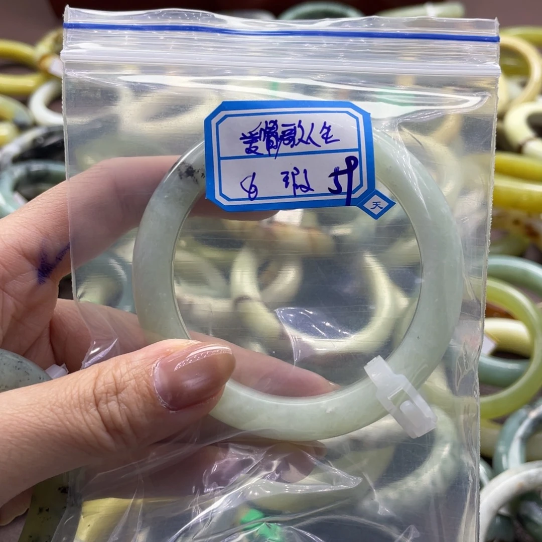 爱***生蛇纹石玉未镶嵌手镯