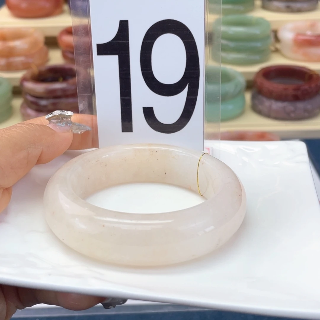 石英岩玉未镶嵌手镯