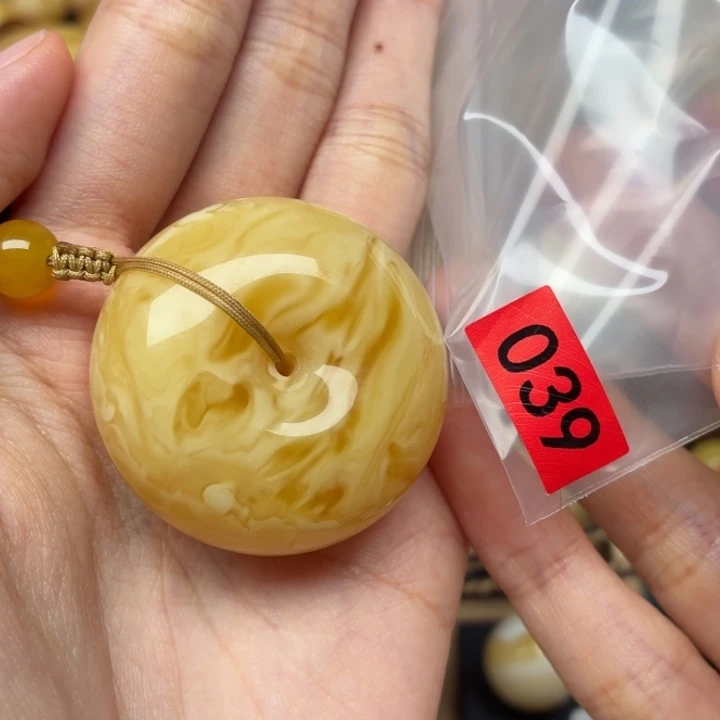 啦***！琥珀未镶嵌裸石蜜蜡微瑕