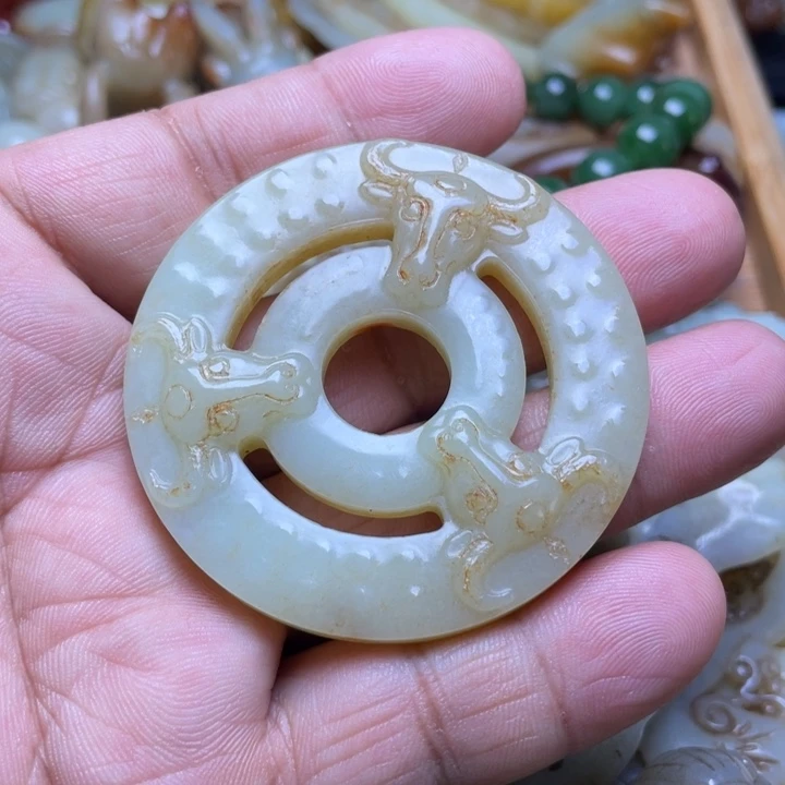 和田玉未镶嵌吊坠(不含链)智**里
