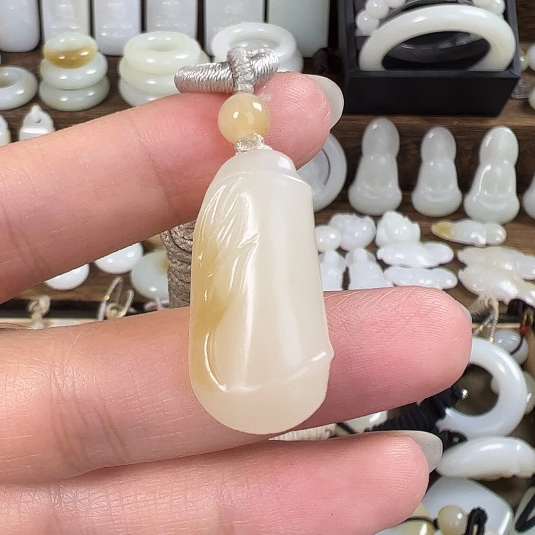 和田玉未镶嵌颈饰