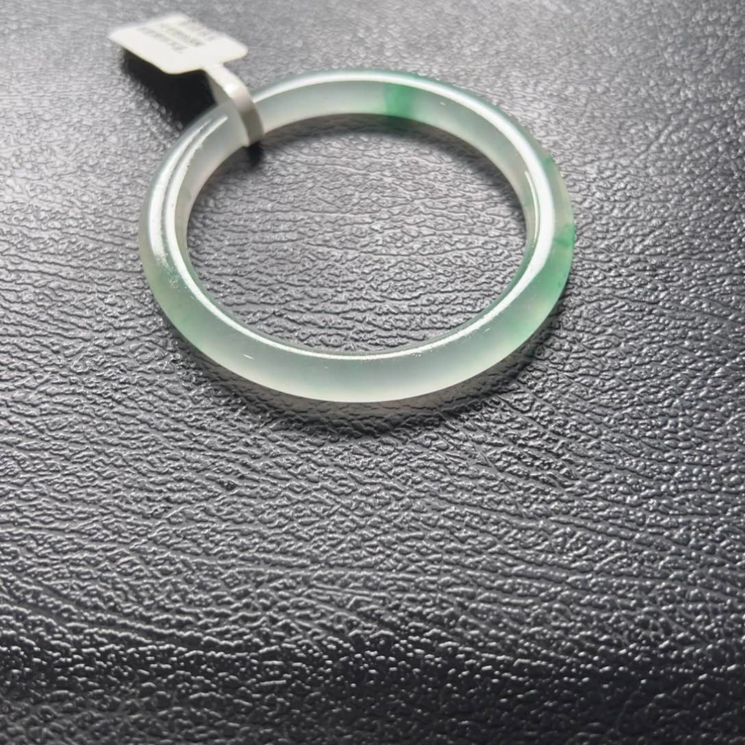 B***h石英质玉（非洲翠）未镶嵌手镯