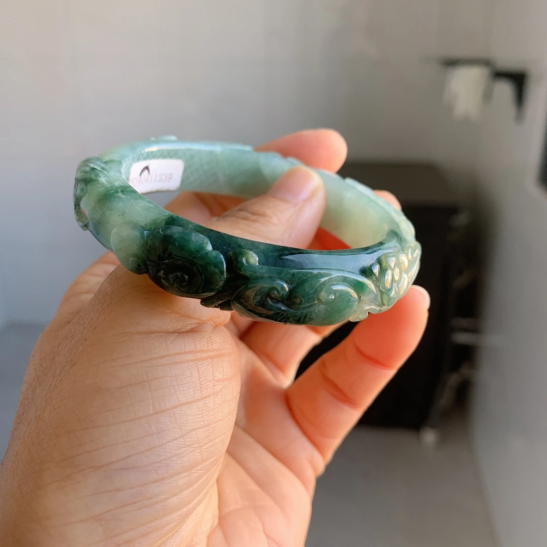 翡翠A货飘绿56.4-13.7-9.9