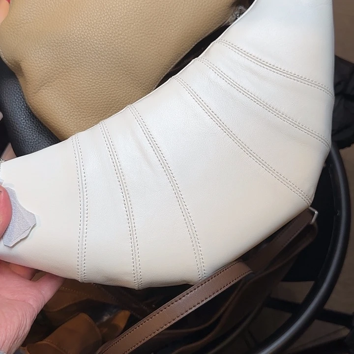 小***眭手工皮具包包包包