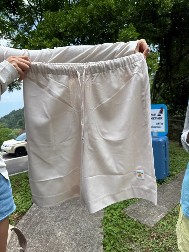 luluzou中腰夏季微弹力通用薄款山间系列时尚短裤10936