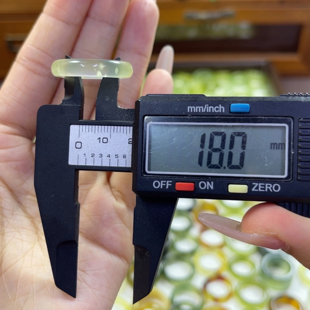 蛇纹石玉未镶嵌手镯7