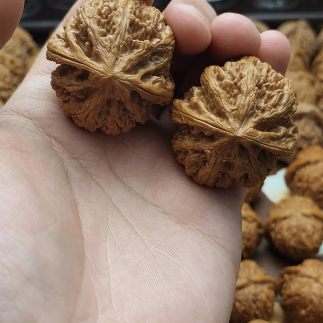 文玩核桃吊坠大粗斤。