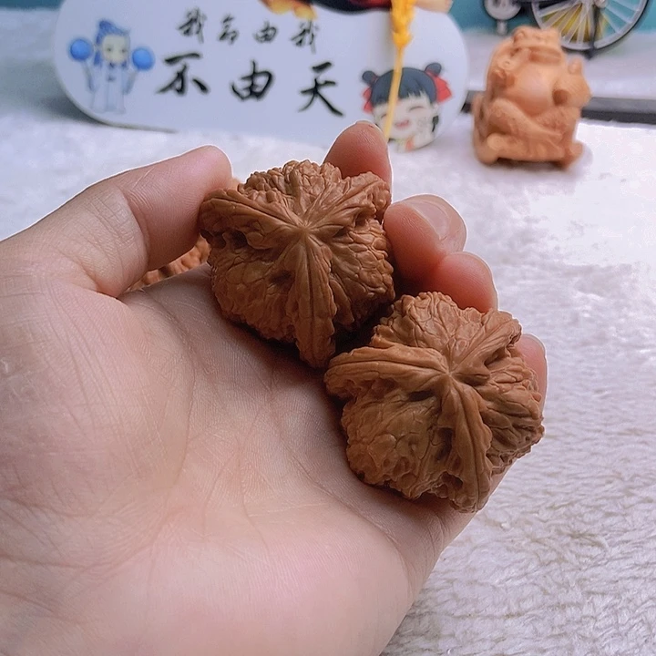 把件文玩核桃半****?三棱