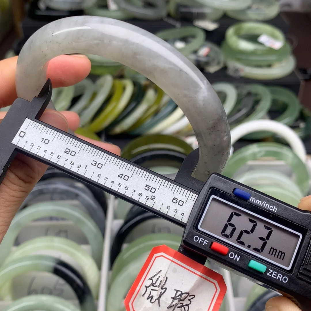 蛇纹石玉未镶嵌手镯611