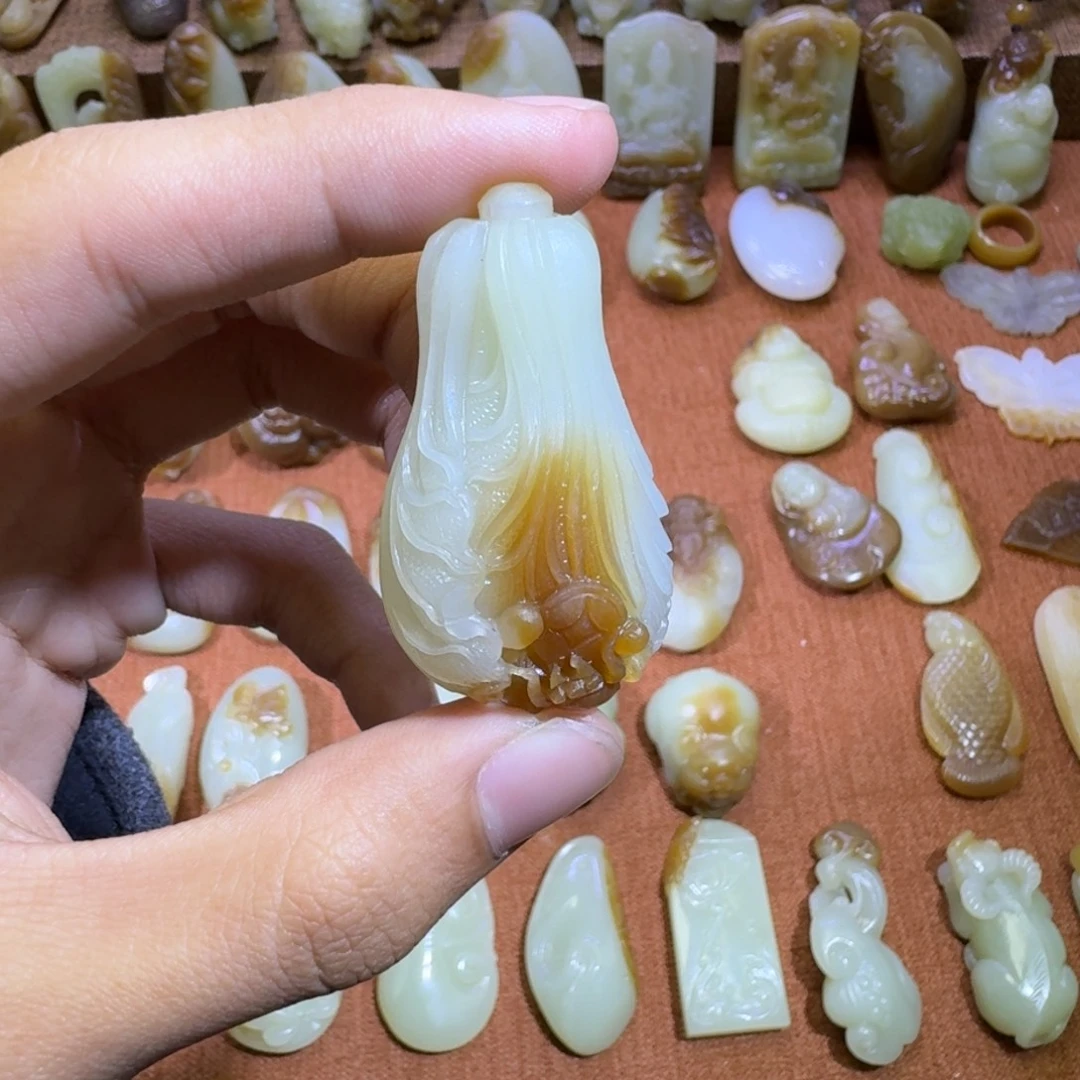 媛****和田玉未镶嵌颈饰